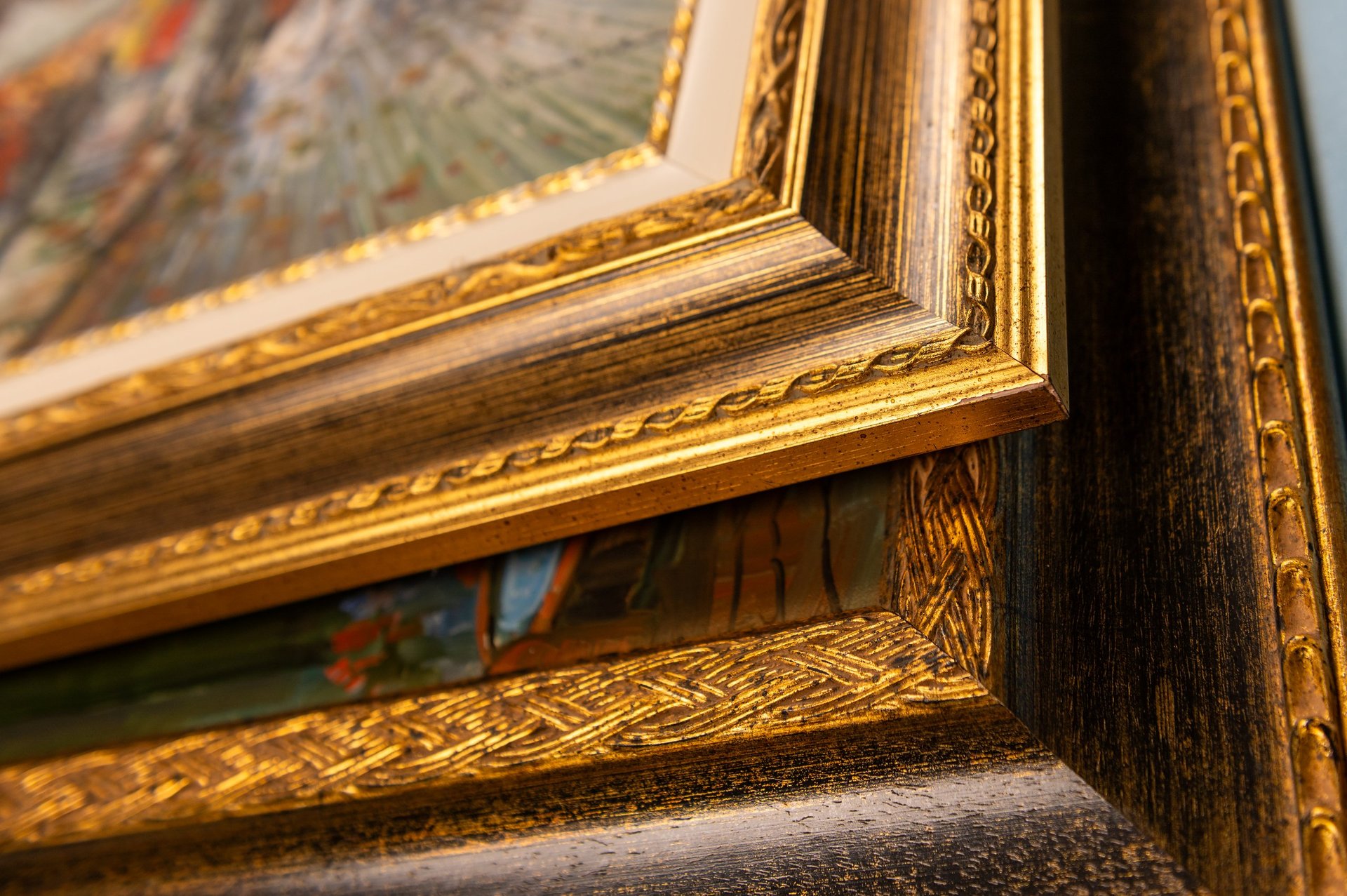 Kent Studios custom picture frames craftsmanship in Woodlyn PA - artisan framing workshop with premium quality frames and expert design consultation